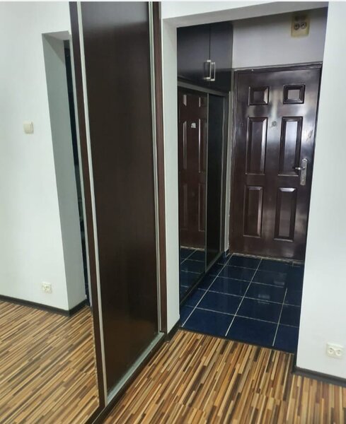 1 Decembrie, Piata Minis