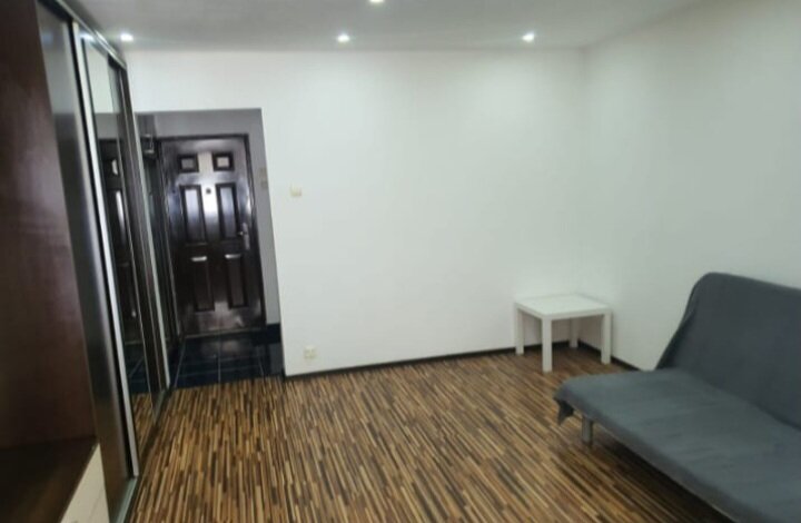 1 Decembrie, Piata Minis