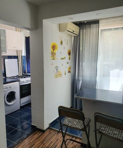 1 Decembrie, Piata Minis