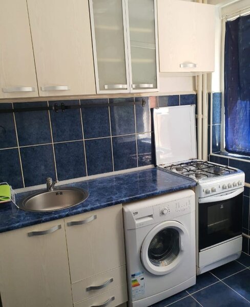 1 Decembrie, Piata Minis